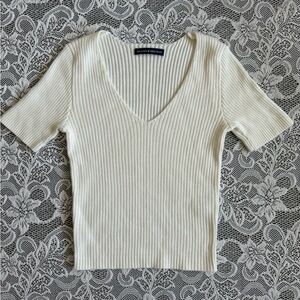 Brandy Melville White V-neck XS
